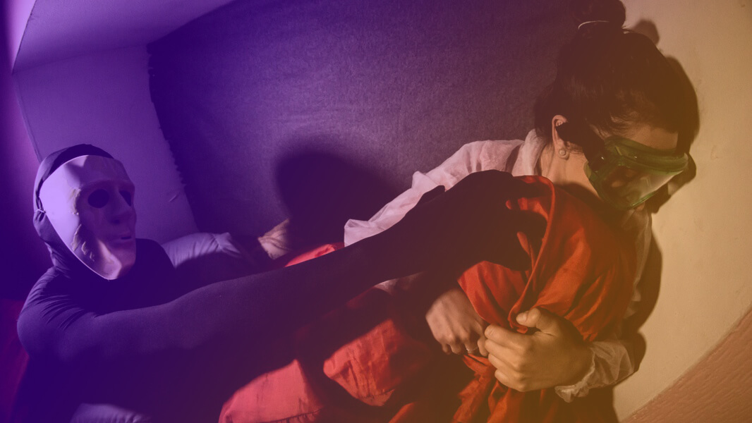 прятки в темноте